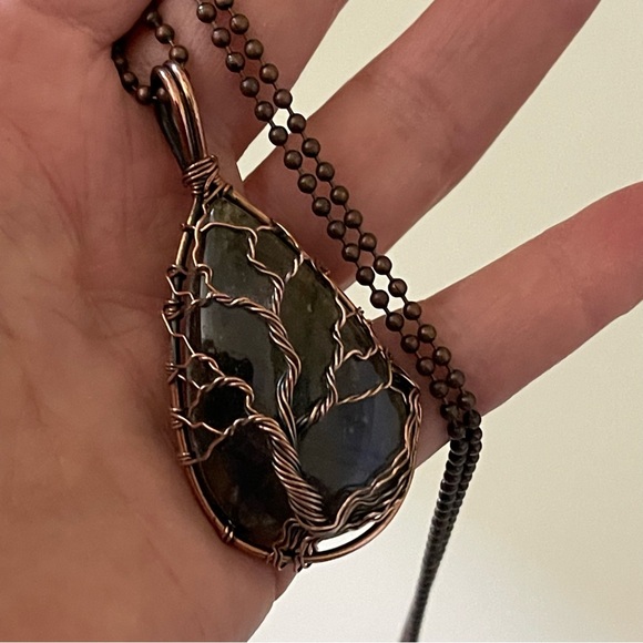 ARTISAN Labradorite Copper Wire Wrapped Tree of Life Pendant Necklace - Picture 4 of 13